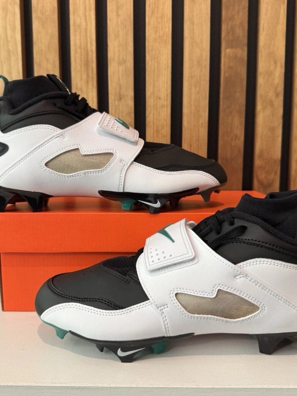SIZE 7.5 MENS - Nike Diamond Turf 93 TD Emerald Vapor Edge 360 White HF5298-102